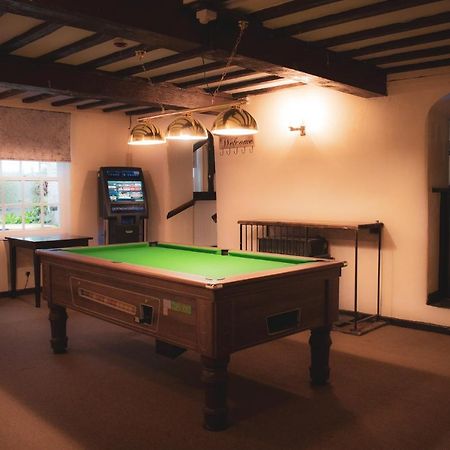 The Lion Hotel Llansantffraid-ym-Mechain Exteriér fotografie