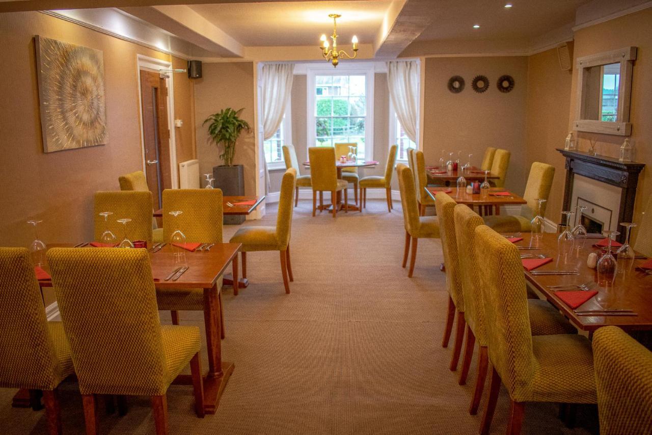 The Lion Hotel Llansantffraid-ym-Mechain Exteriér fotografie