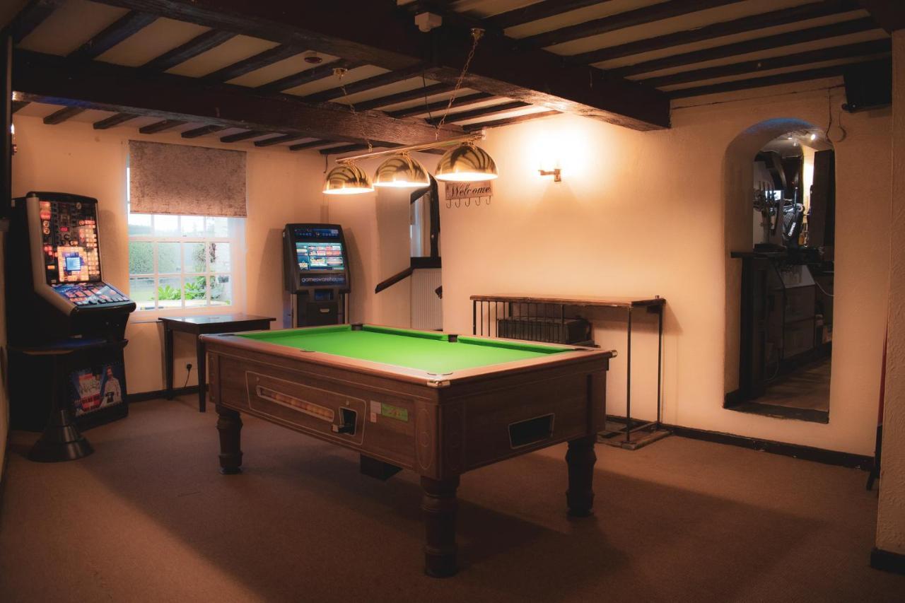 The Lion Hotel Llansantffraid-ym-Mechain Exteriér fotografie